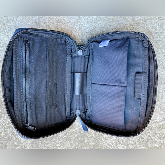 Native Union Stow Tech Organizer - Picture 3 of 5